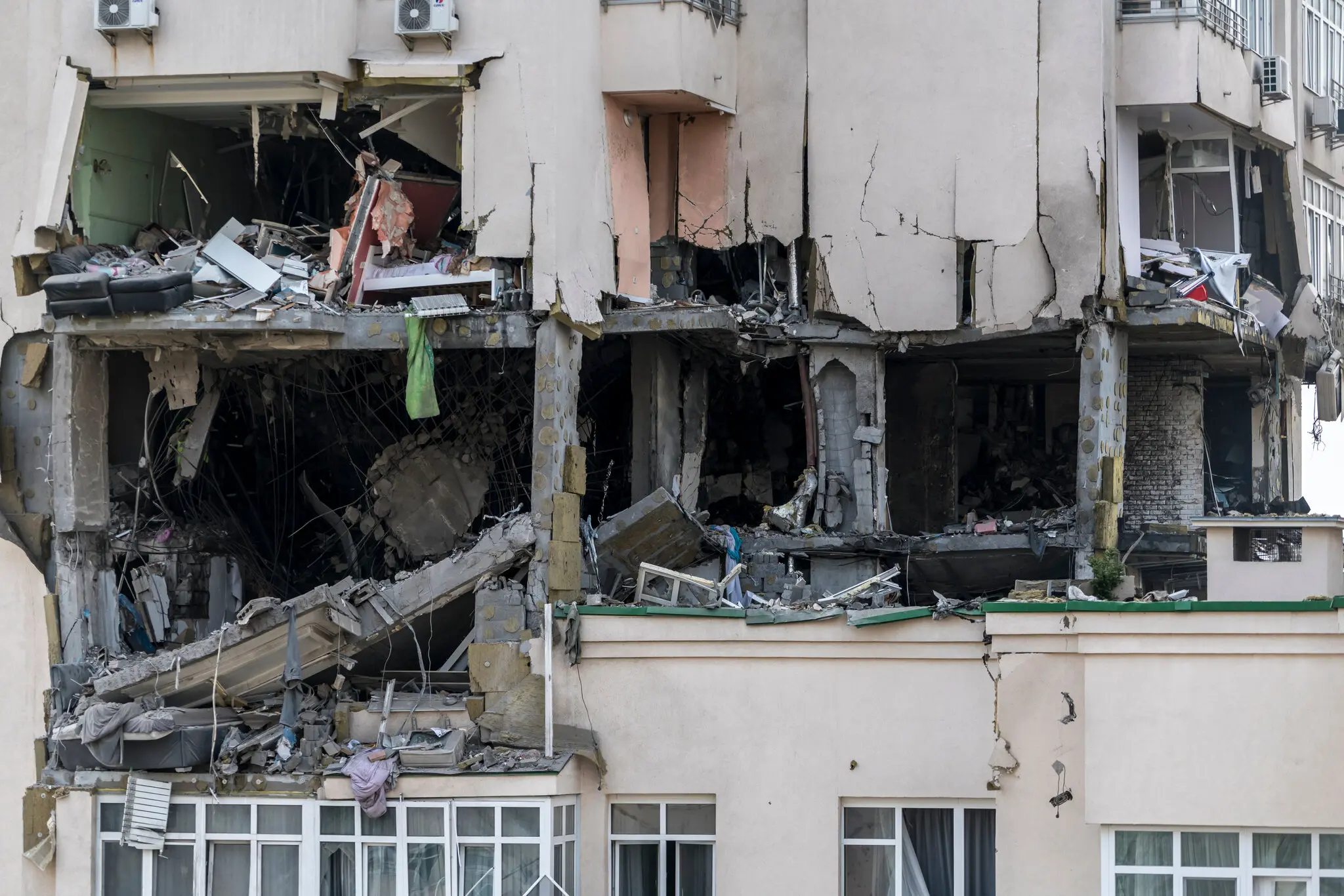 Значна частина 18-го поверху житлового будинку була зруйнована